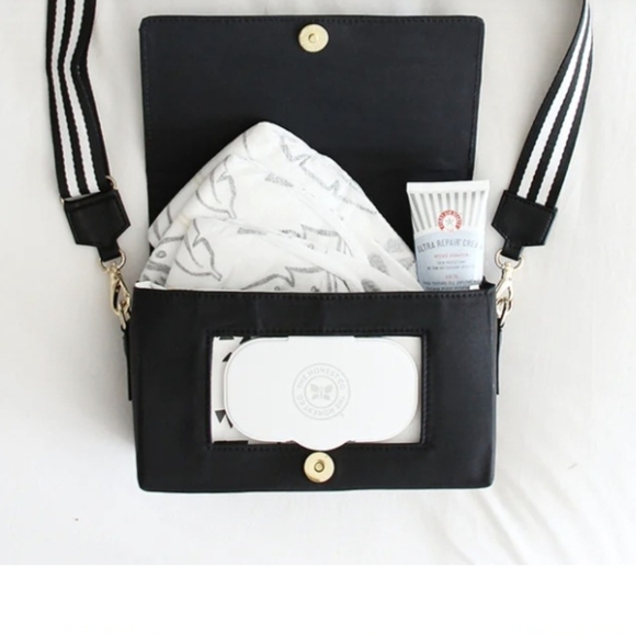 ToteSavvy Change Kit Crossbody Bag in Black NWT - Picture 2 of 4